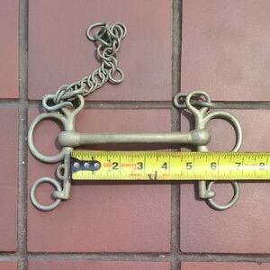 Curb bit with curved mouthpiece horse bit